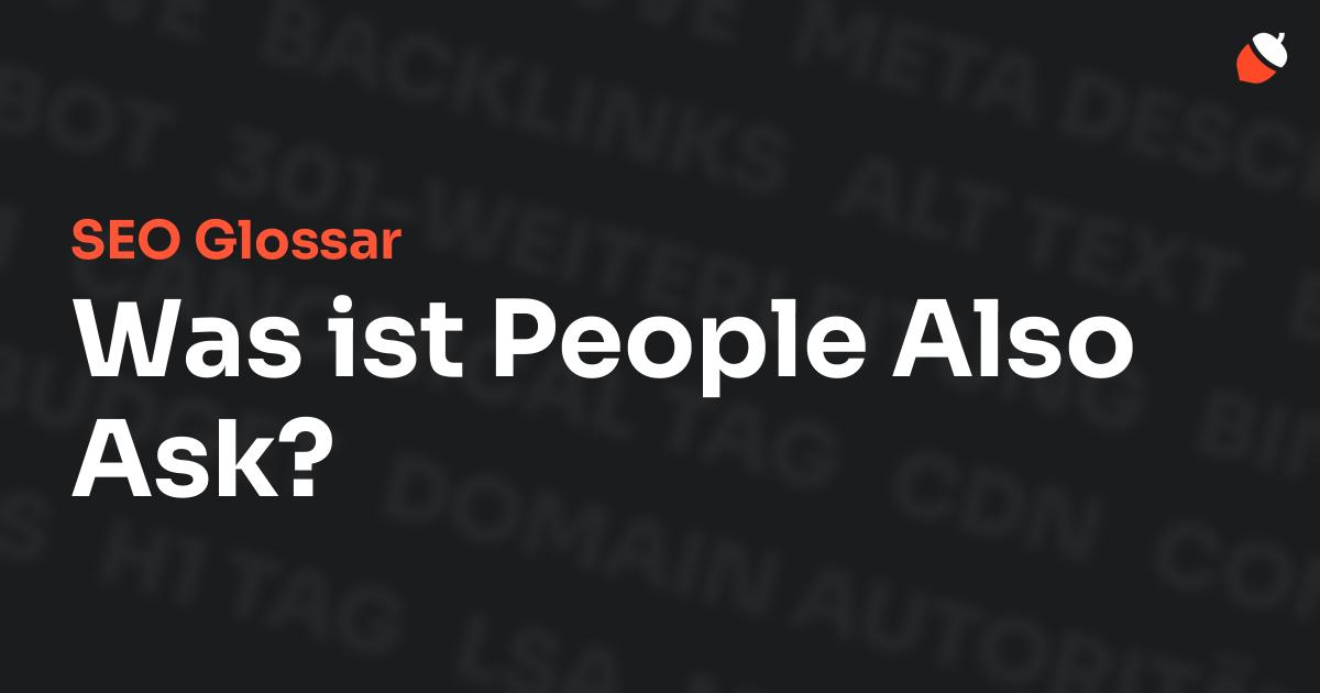 Das Bild zeigt den Titel „SEO Glossar: Was ist People Also Ask?“ vor einem dunklen Hintergrund mit verblassten Begriffen aus dem Bereich SEO, wie „Backlinks“, „Alt Text“ und „Meta Description“. Oben rechts befindet sich ein minimalistisches Eichel-Symbol – das Logo von Musnuss™ – der Marketing Agentur von Dmitry Dugarev.