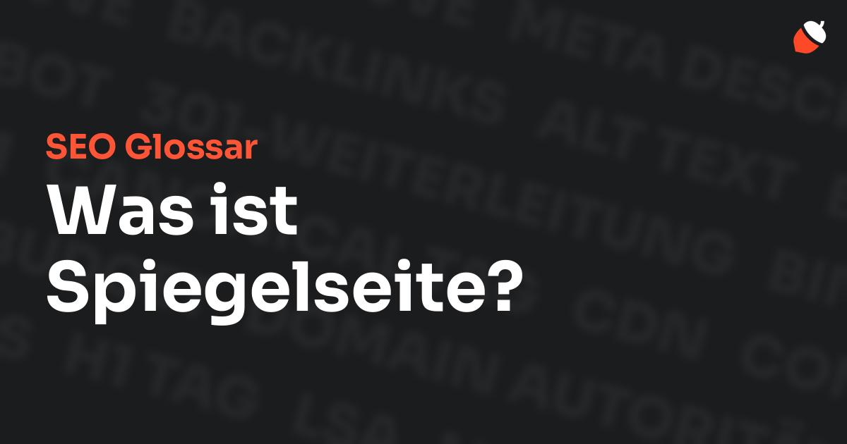 Das Bild zeigt den Titel „SEO Glossar: Was ist Spiegelseite?“ vor einem dunklen Hintergrund mit verblassten Begriffen aus dem Bereich SEO, wie „Backlinks“, „Alt Text“ und „Meta Description“. Oben rechts befindet sich ein minimalistisches Eichel-Symbol – das Logo von Musnuss™ – der Marketing Agentur von Dmitry Dugarev.